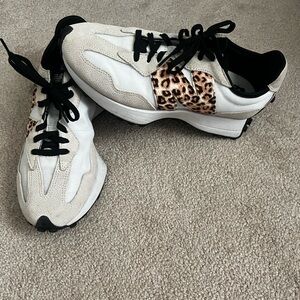 Women’s New Balance tennis shoes